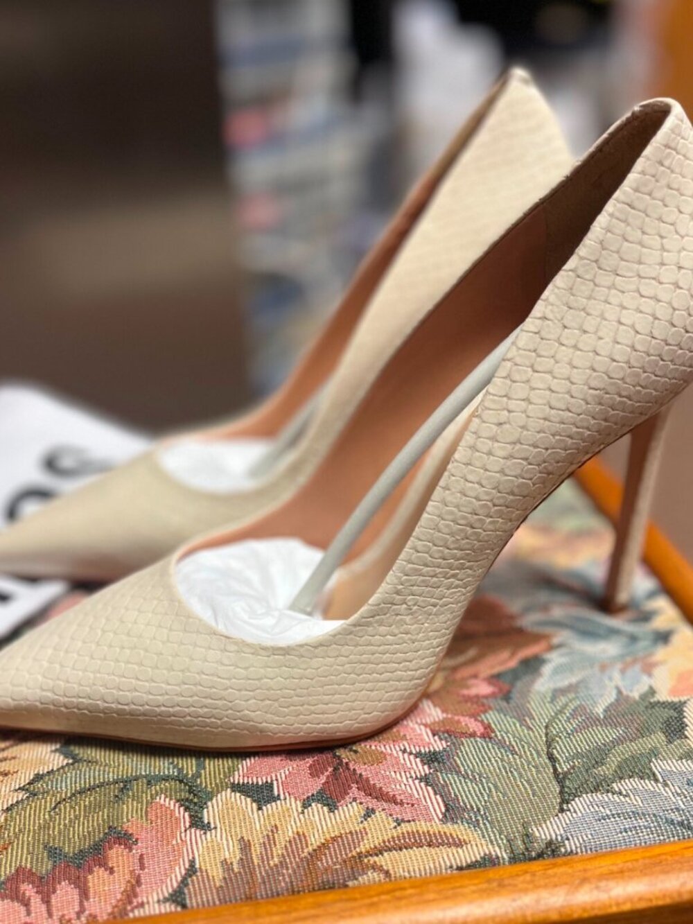 Schutz Sugar White Snake Embossed Lou Women's Pump - Picture 4 of 8